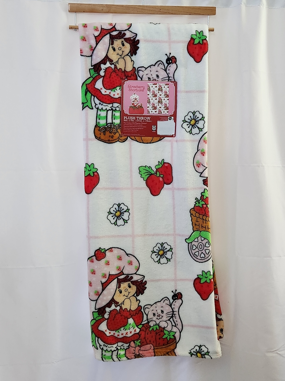 Strawberry Shortcake And Custard Cat Plush Throw Blanket - Pink & White